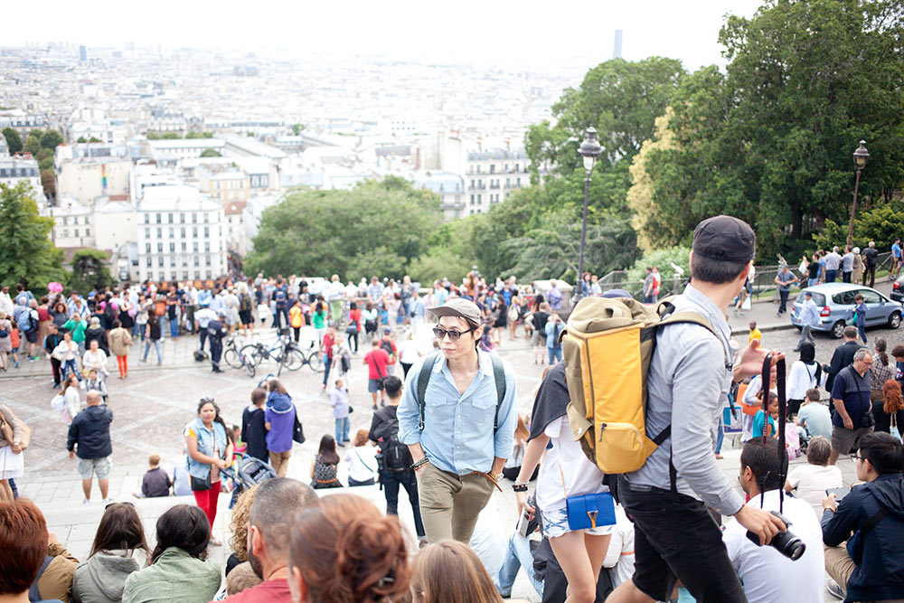 personas andando en Monmartre