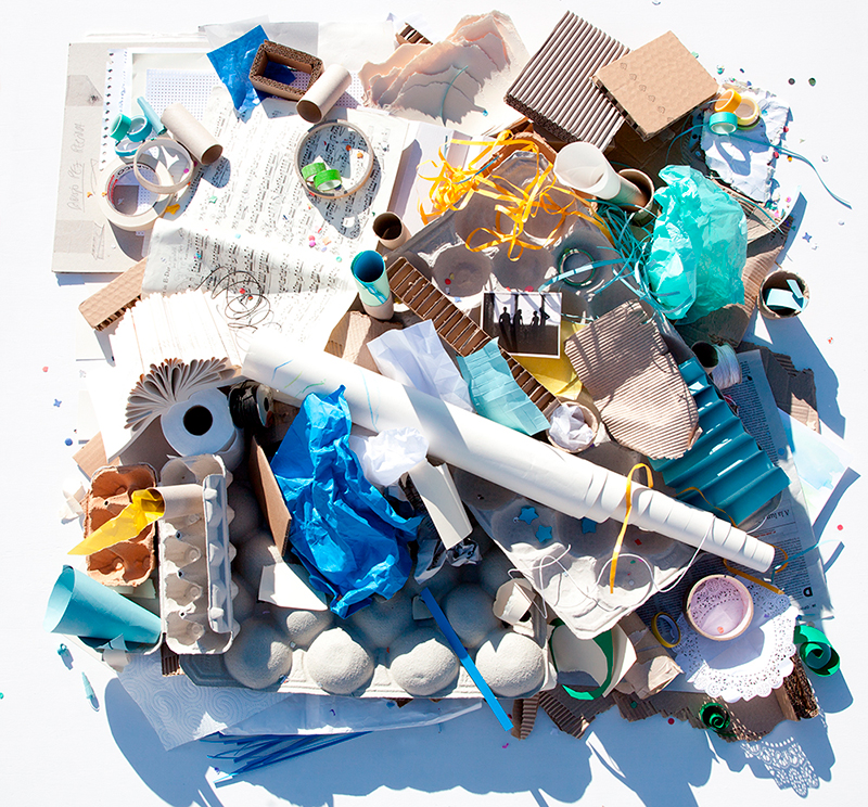 Piezas Sueltas el juego infinito de crear bodegón de cartón y papel, juego no estructurado, loose parts