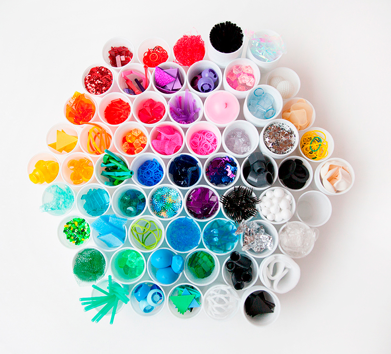 Piezas Sueltas el juego infinito de crear vasos de plástico de colores, piezas sueltas